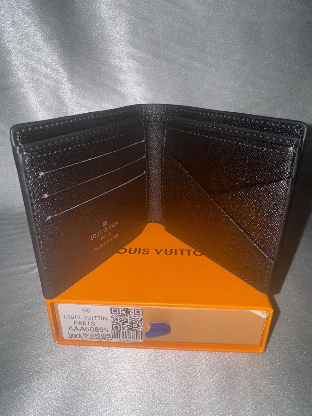 Louis Vuitton x Supreme Epi leather wallet featuring an embossed Supreme logo!